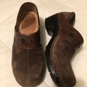 Dark brown suede with decorative leather trim